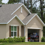 Remplacer votre porte de garage à Vannes : une fenêtre, une porte fenêtre ou une baie coulissante ?